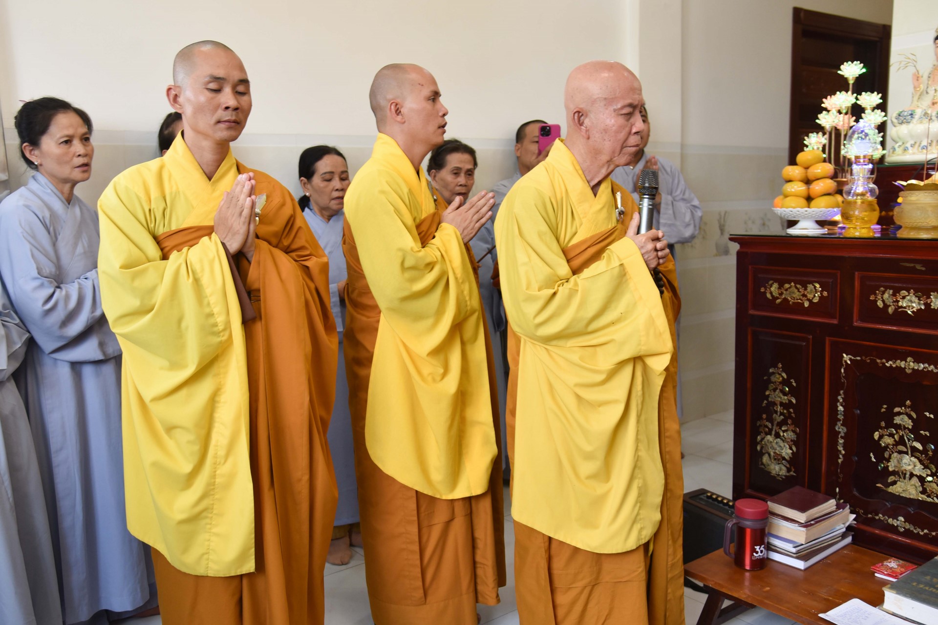 Chanting sutra, releasing creatures to pray for peace in Tan Thanh, Long An by the Charity Board